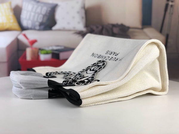 シャネルバッグ側面デザイン